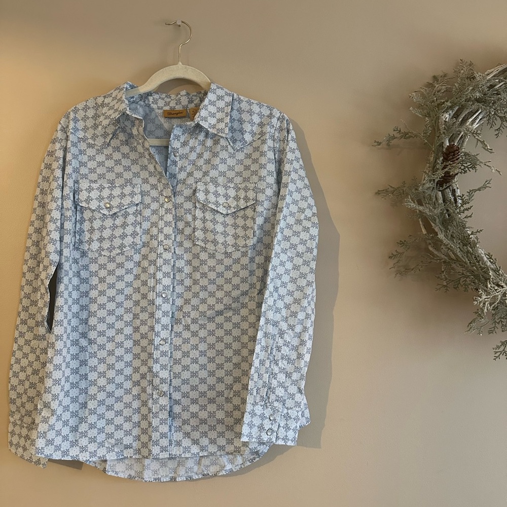 Women’s Wrangler Light Blue Pearl Snap Shirt